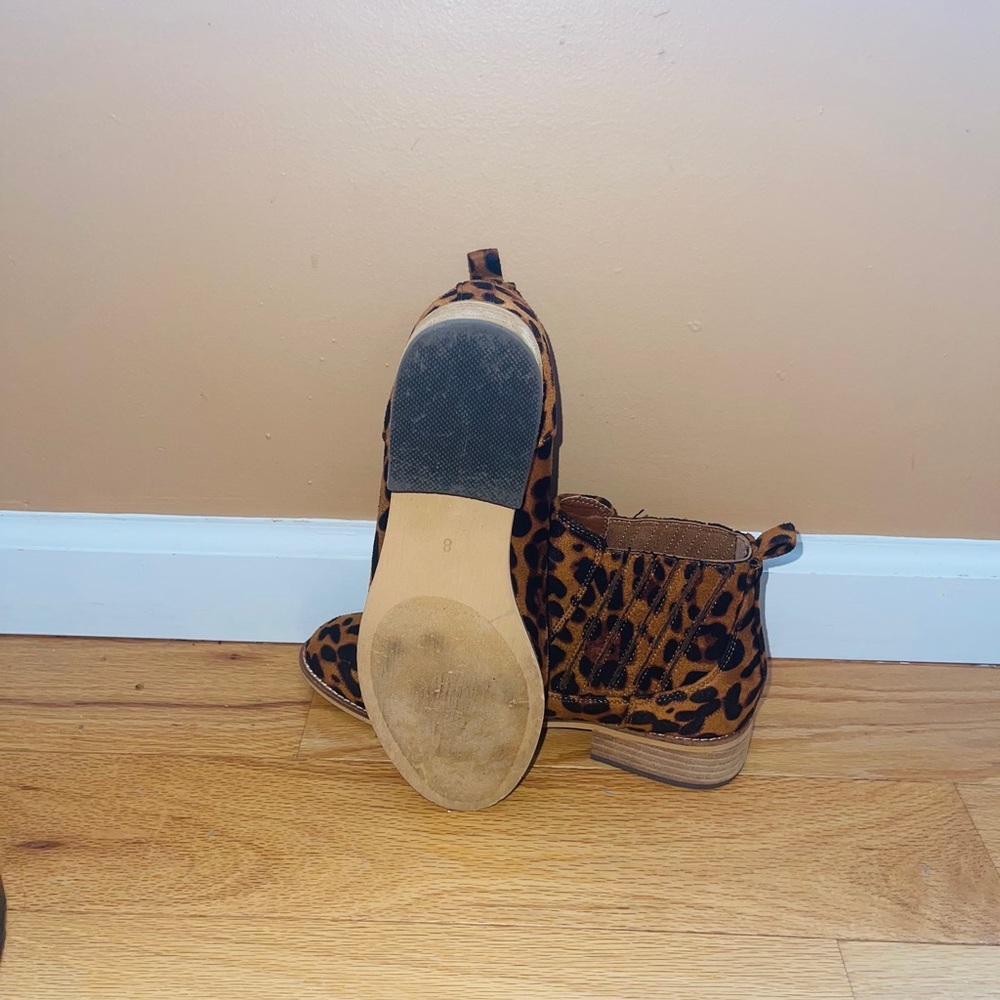 Leopard Chelsea Boots - Picture 5 of 5